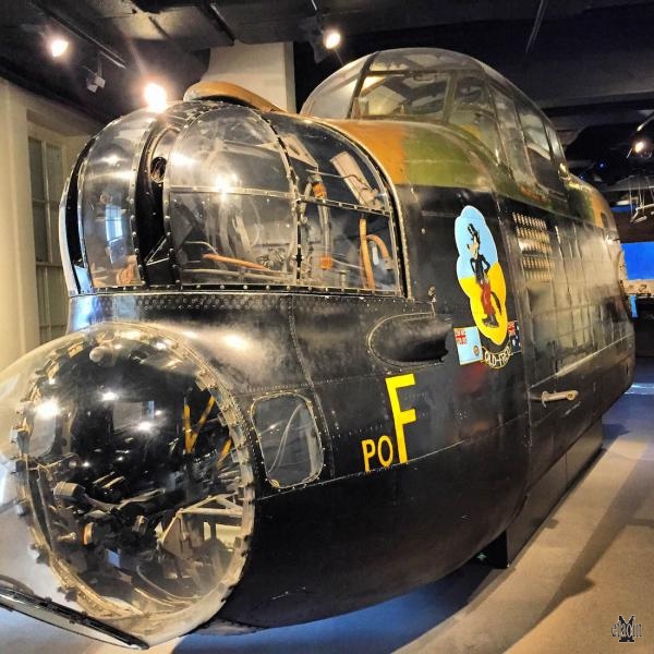 La parte anteriore della fusoliera di un bombardiere notturno Avro Lancaster (photo etaoin/morv)
