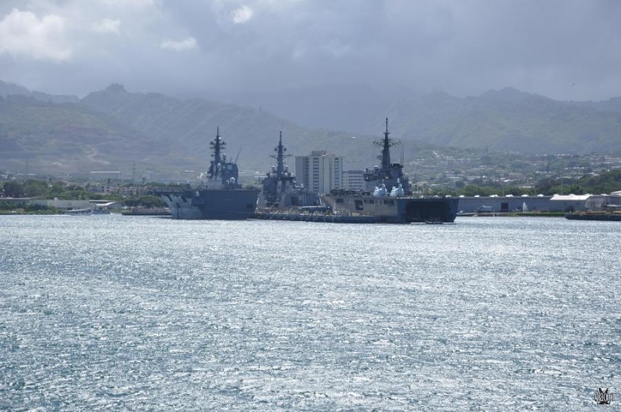 Nella baia sono ancorate tutt'oggi moltissime navi militari non solo americane (photo etaoin/morv)