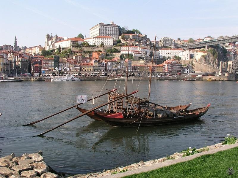 La Ribeira di Porto, coi navicelli lungo il Douro (photo etaoin/morv)
