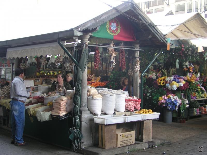 Il mercato alimentare del centro storico di Porto