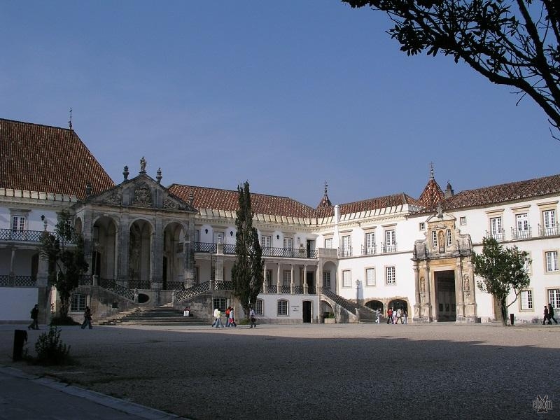 Coimbra, l'accesso alla storica Università (photo etaoin/morv)