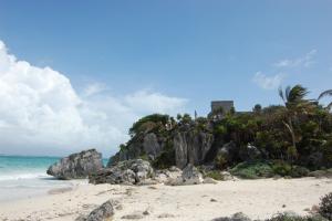 Spiaggia tra le rovine Maya